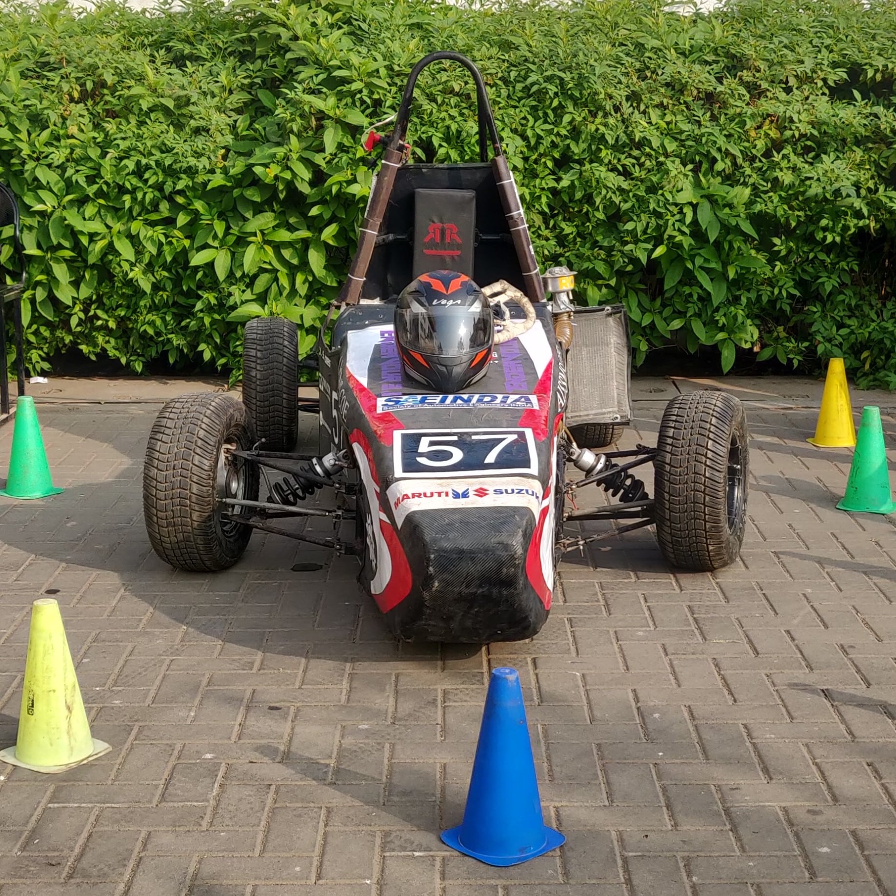 Resonance racing car