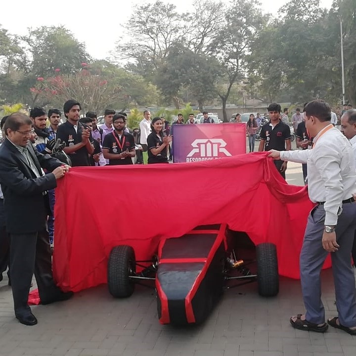 Resonance racing car