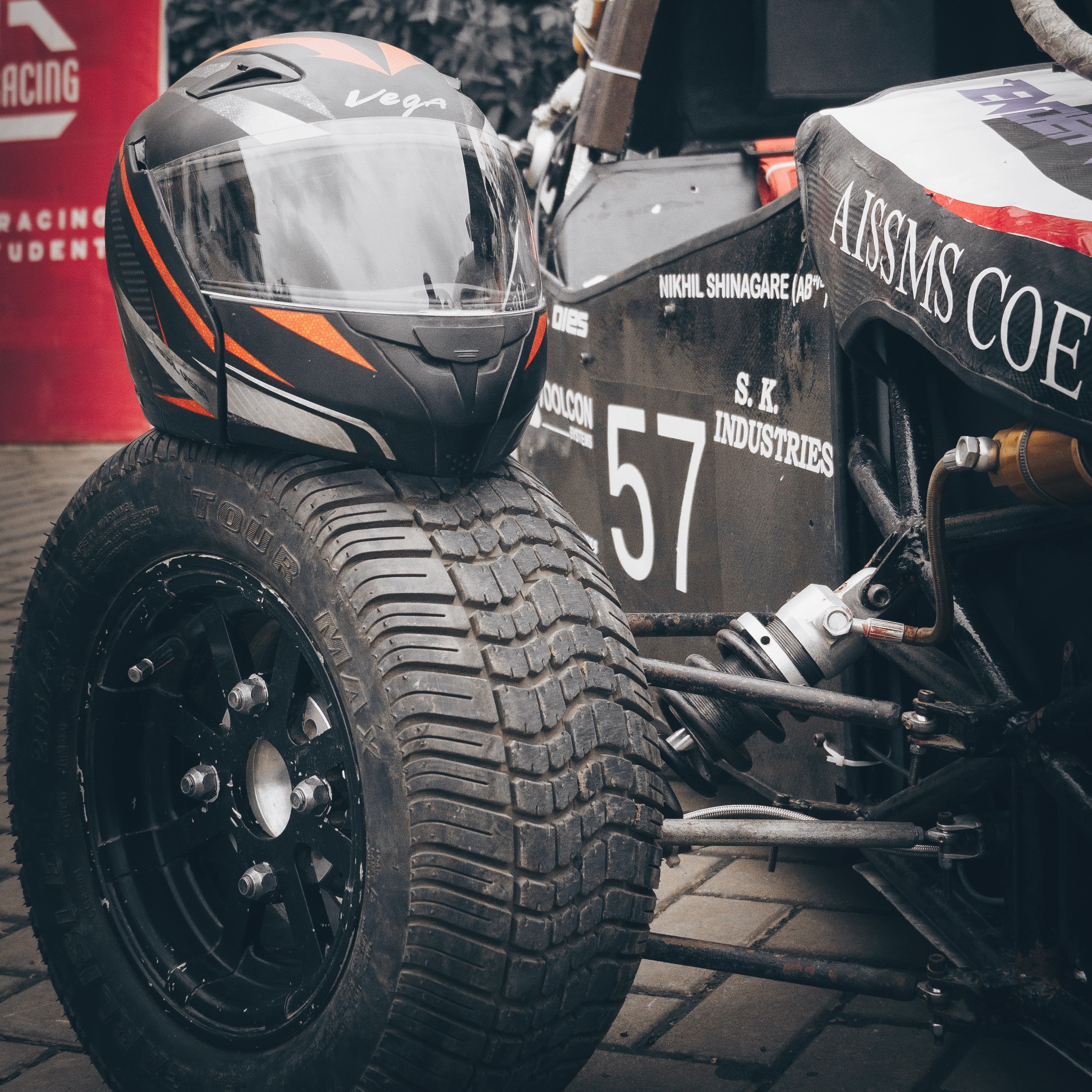 Resonance racing car